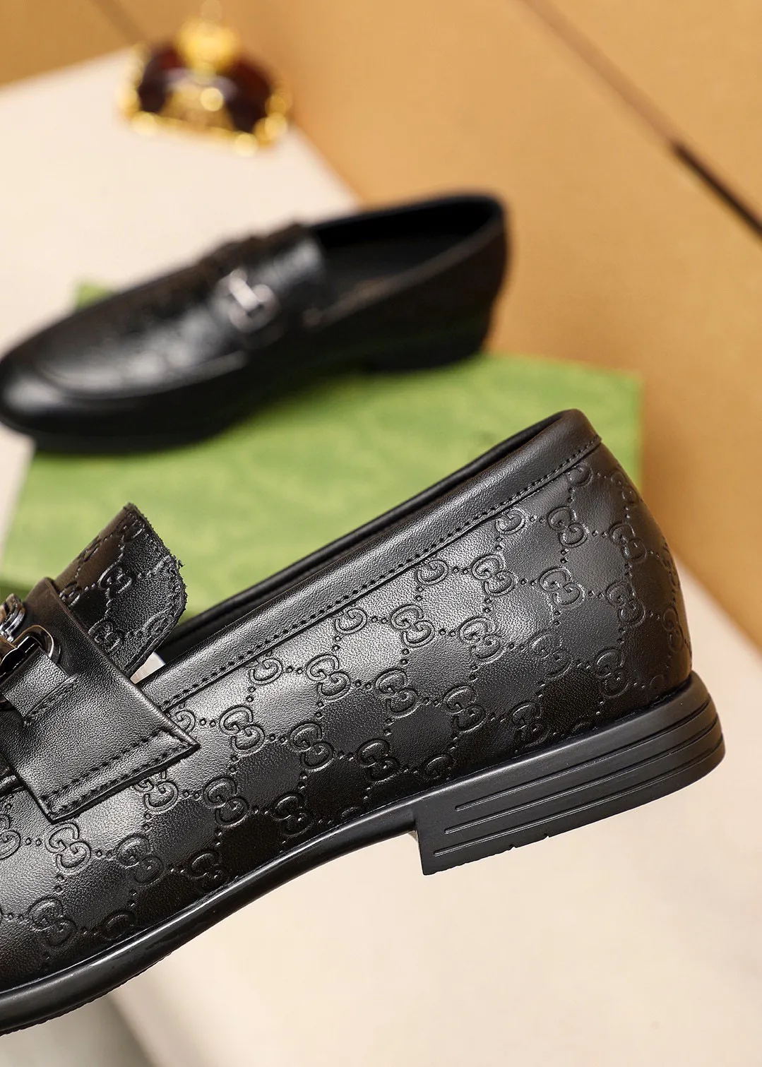 Men's shoes 💰460 💐 Product trademark: GUCCI "Gucci" casual leather shoes Regular size: 39-45 (38.45🉑️customized) Product materials: Selected imported first-layer calfskin embossed upper + luxury hardware buckle, imported cowhide leather lining. Strong three-dimensional visual effect, rubber outsole Color: 1⃣️color optional